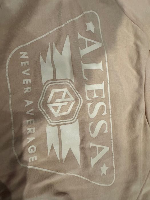 Блузи Alessa с леки забележки