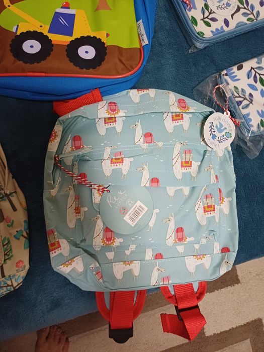 Vând ghiozdane copii