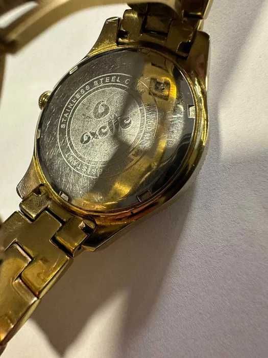 Продавам дамски часовник Oxette