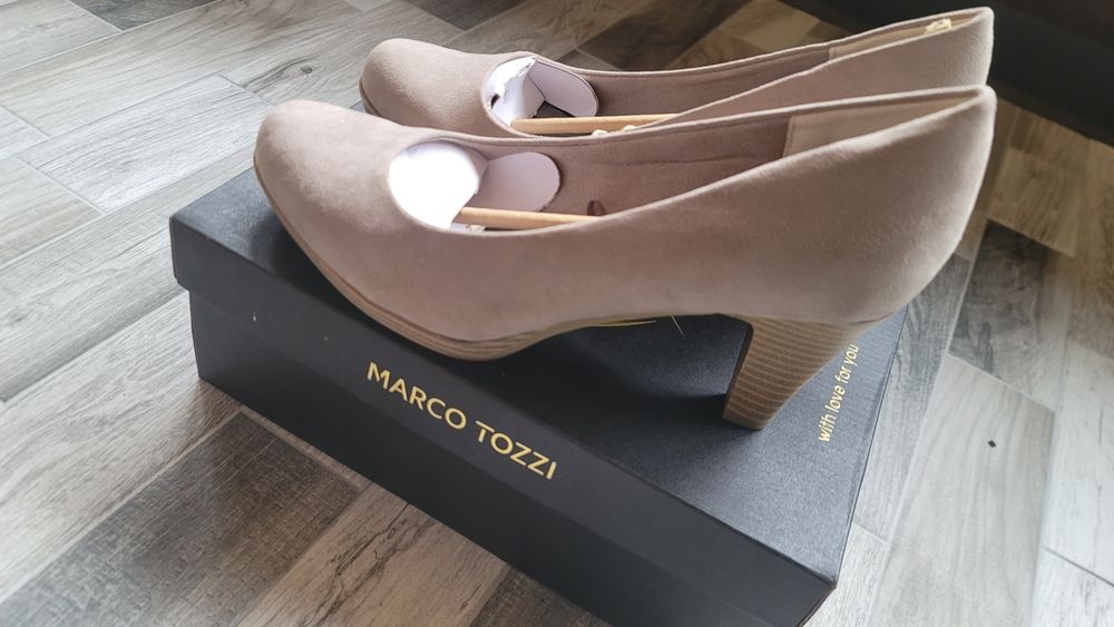 Pantofi noi la cutie