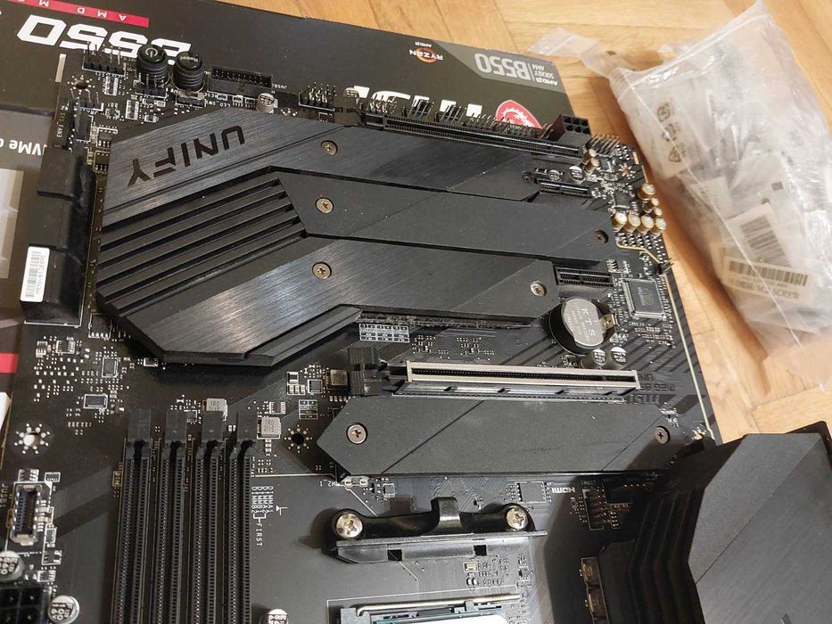 AMD Ryzen 7 5800X + MSI MEG B550 UNIFY Wi-Fi
