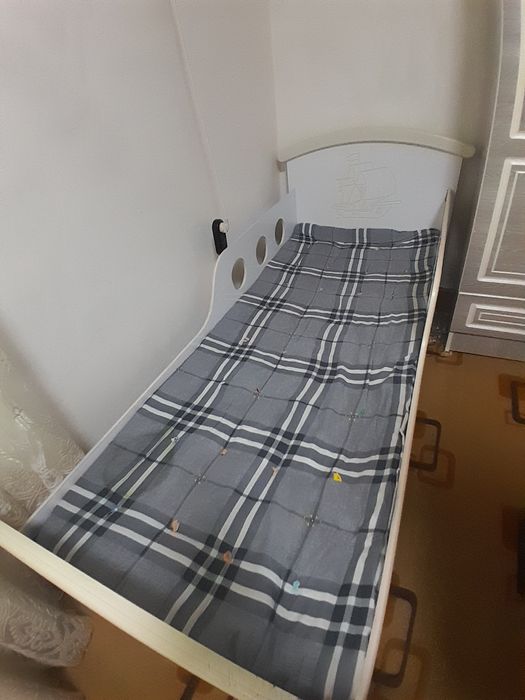 Detiskiy divan yangi holatda hamma joyi butun