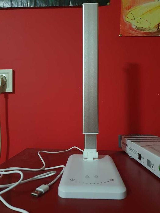 Настолна LED лампа