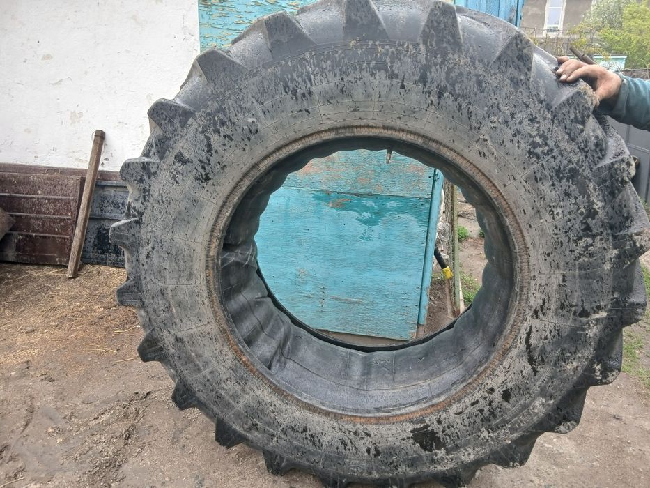 Шины для трактора  размер 18.4.34