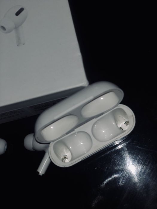 Căști Wireless AirPods Pro cu ANC (Anulare Zgomot) – Pachet Complet, Stare Ca Nouă