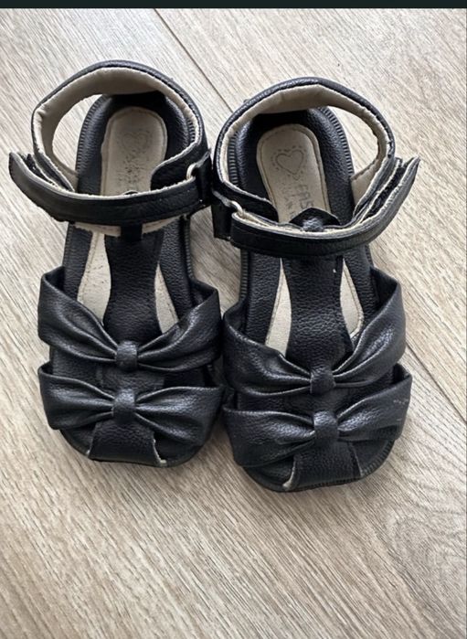 Sandale marimea 28