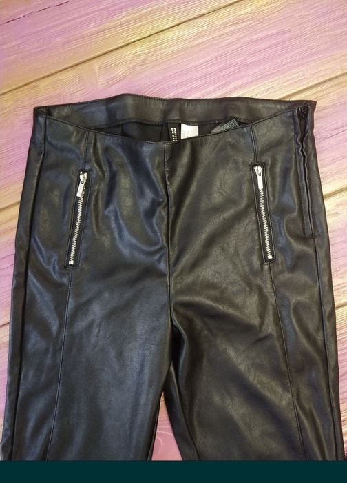 Качественные брюки из кожи. H&M. Швеция