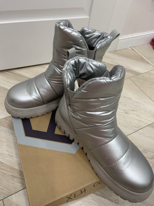 Продаются дутики женские б/у