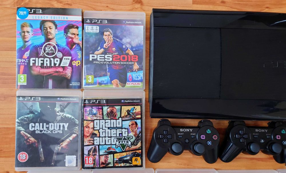 [ PS3 500GB > PlayStation 3 Super Slim с 2 джойстика и 40 игри