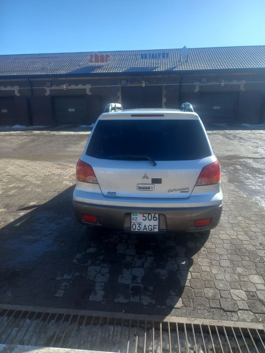 Митсубиси аутлендер