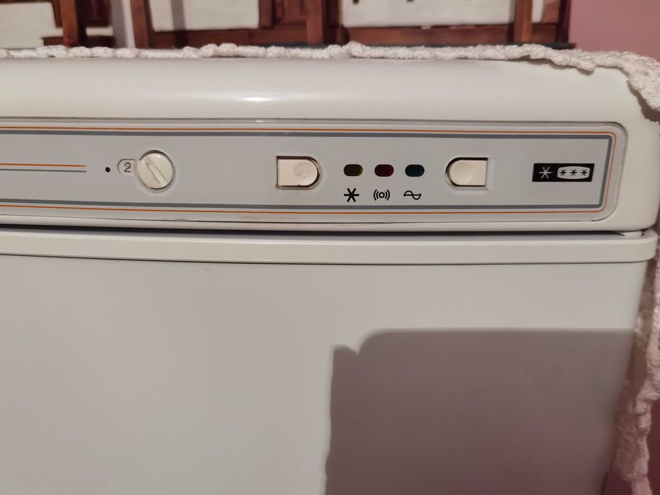 Продавам вертикален фризер Siltal – отлично състояние