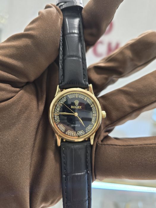 Продам женские золотые часы