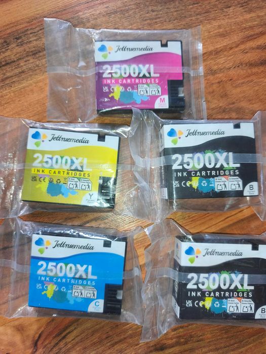 Чисто Нов Запечатан Комплект Мастилени Касети PGI-2500XL (5 бр.) за Принтери Canon Maxify