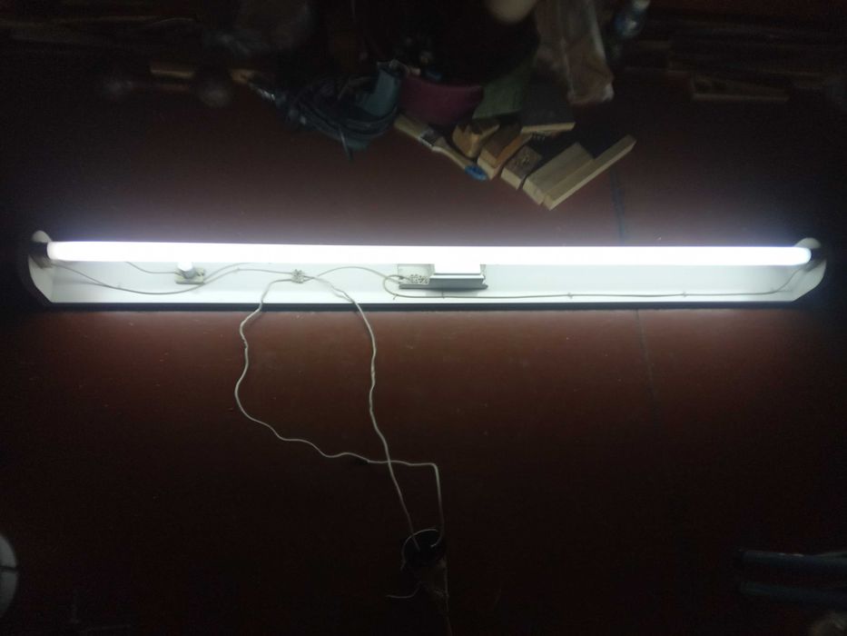 Продаю лампу дневного света