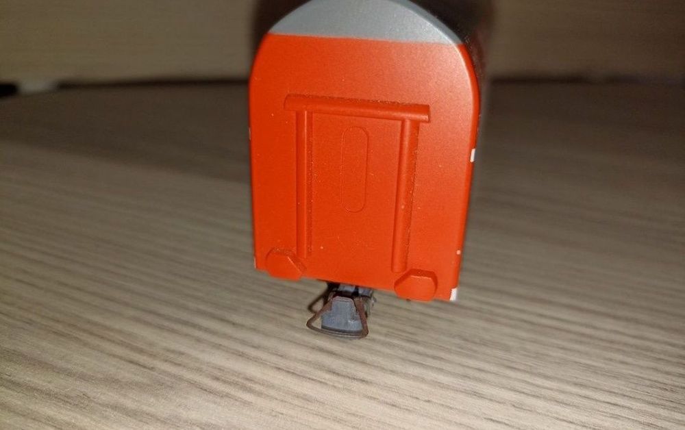 Roco vagon de călători etajat scara H0 
Utilizat pentru șters linia