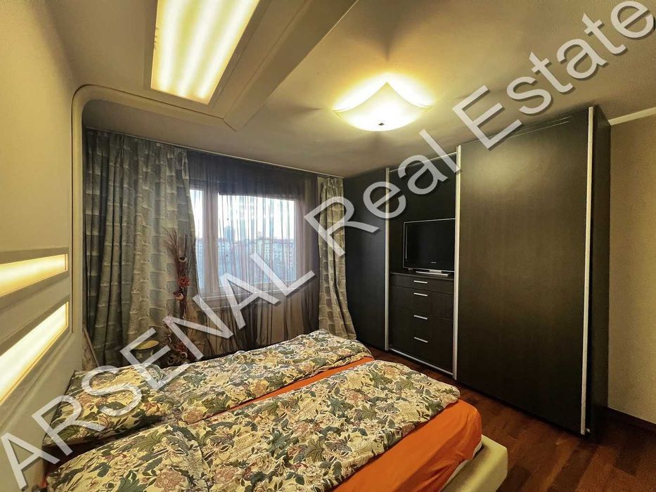 Дава се под наем Тристаен апартамент в София, Център - 120 кв.м за 797.64 € - Снимка #6