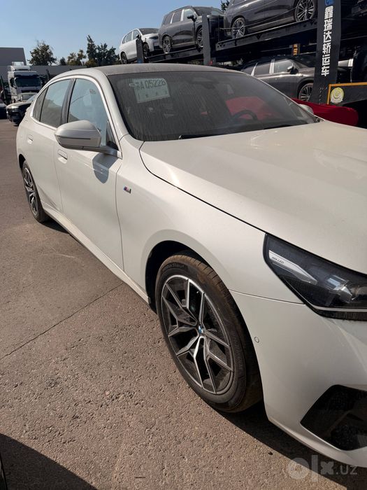 BMW i5 40L 2025 yil