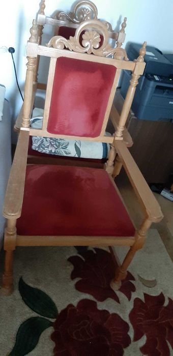 маса  естествено дърво + 8 стола