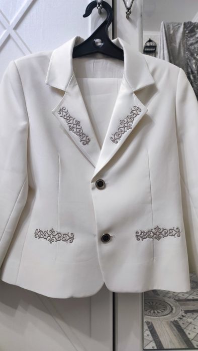 Продам концертные костюмы на мальчика