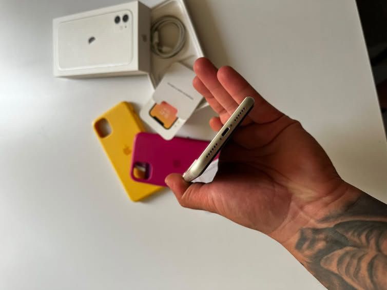 Като нов! Iphone 11 White 128gb.