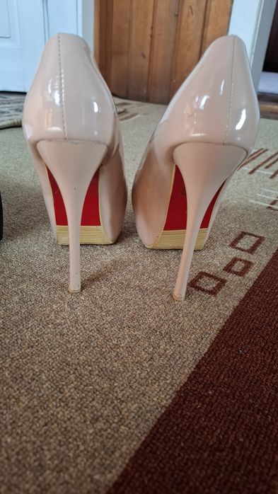 Официални обувки на висок ток, номер 37