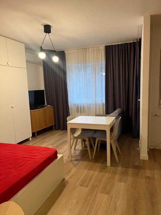 Proprietar - inchiriez garsoniera moderna la 3 minute de metrou