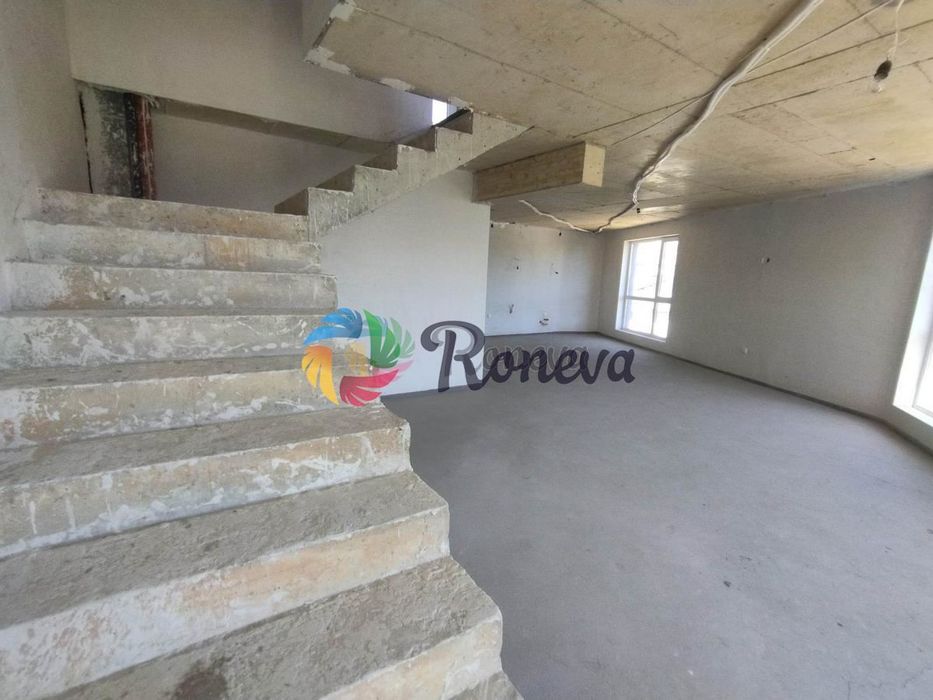 Продава се Тристаен апартамент в Варна, Възраждане 2 - 215 кв.м за 593 €/кв.м - Снимка #2