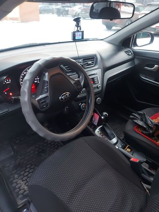 Продам kia rio 2015 года
