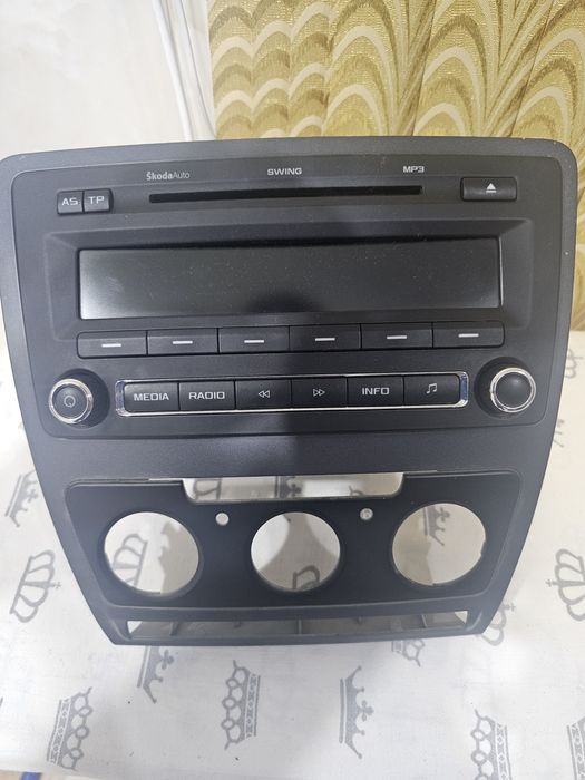 Штатная магнитола с рамкой skoda octavia