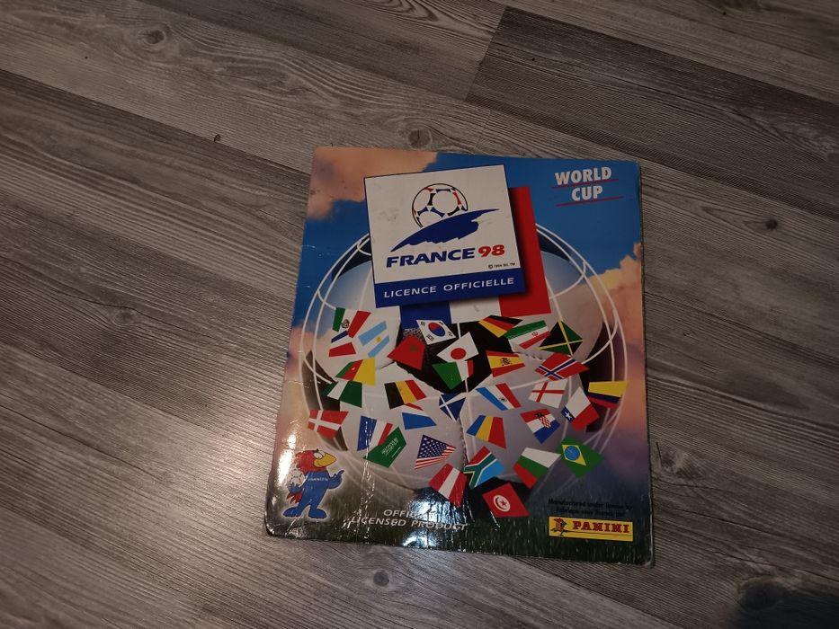 албум france 98 частично събран