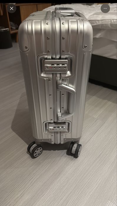 чемодан маленький серебристый