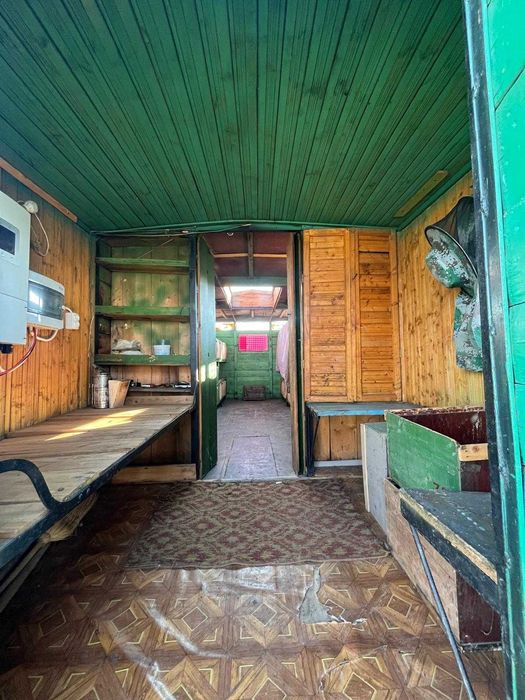 Vând Vagon Apicol Înmatriculat cu 37 de lăzi + 8 familii de albine