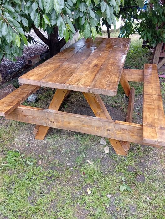 Masa de gradina solida