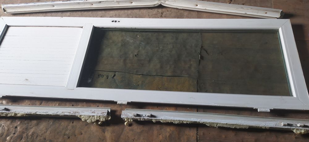 2 входные двери ; пластиковая и деревянная