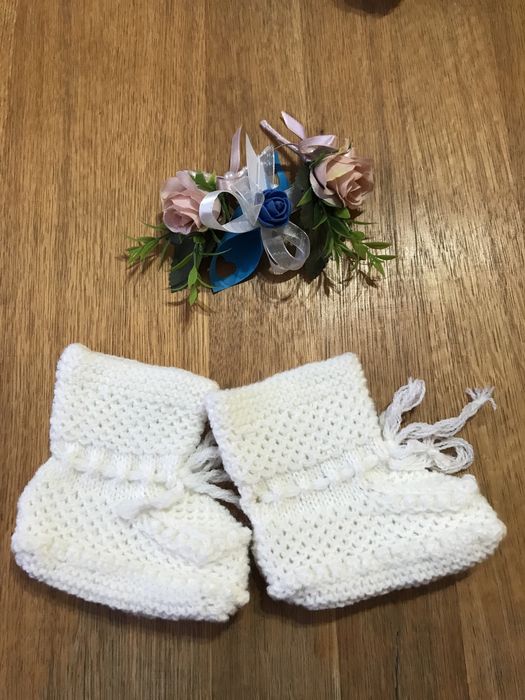 Бебешки ръчно плетени терлички