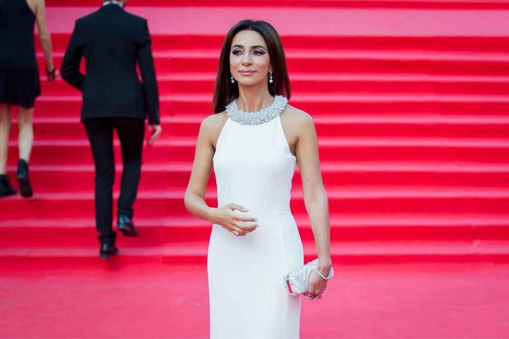 Платье нарядное цвет айвори