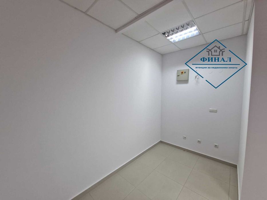 Продава се Магазин в Шумен, Център - 27 кв.м за 1077 €/кв.м - Снимка #2