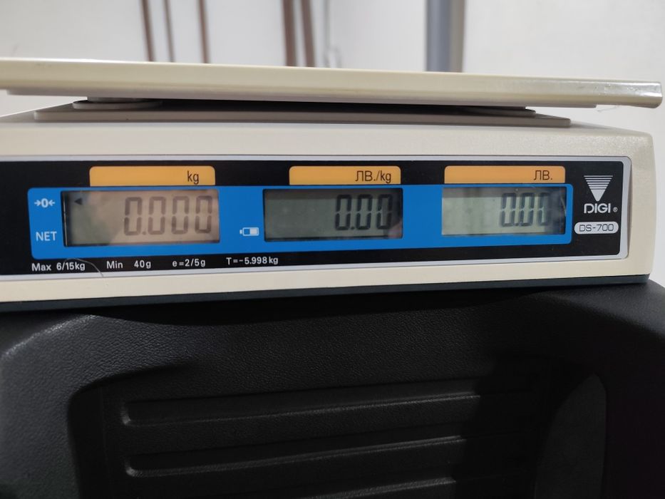 Продавам везна DIGI DS-700