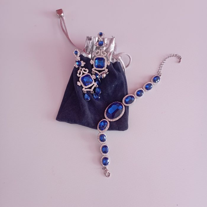 Украшение- серьги, браслет