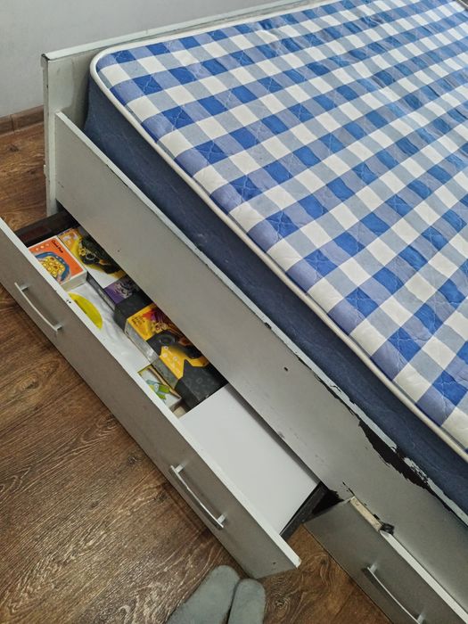 Продам двуспальную кровать