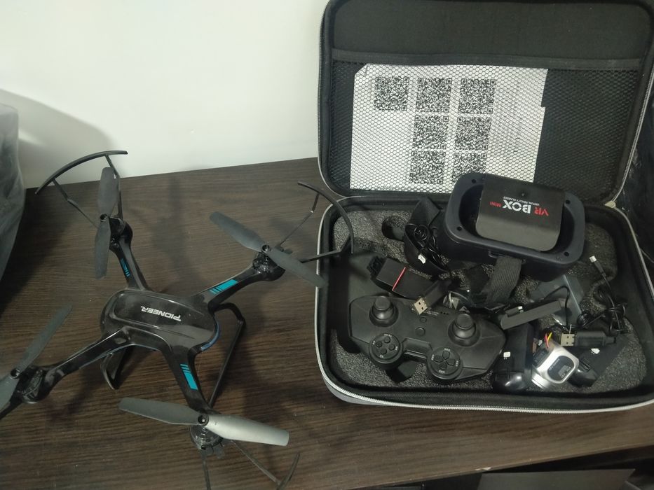 Дрон квадрокоптер