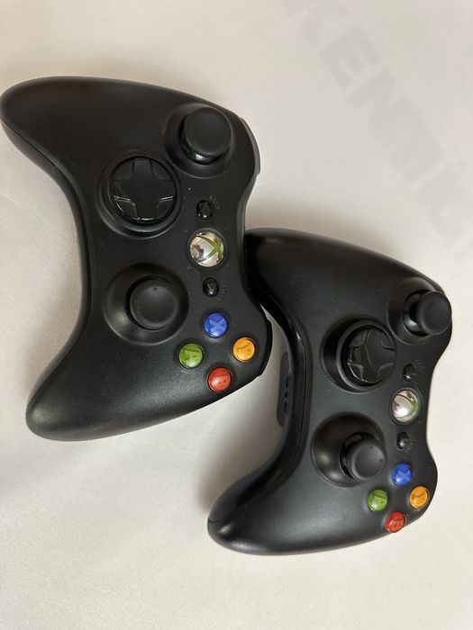 Xbox 360 E 250GB — 2 оригинальных геймпада, игры