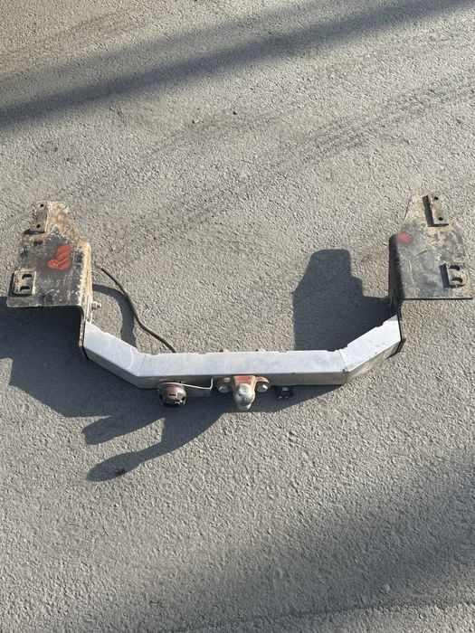 фаркоп для тайота прада