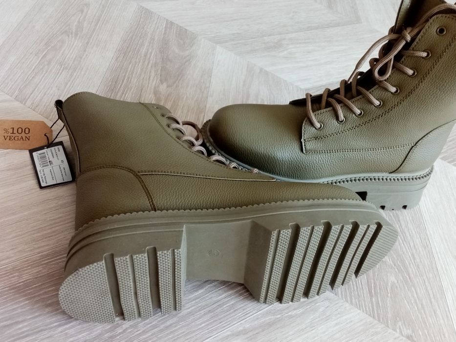 Ботинки демисезонные НОВЫЕ