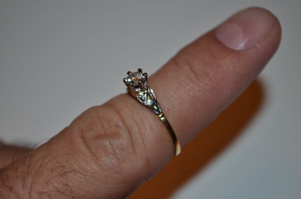 INEL AUR galben si alb 18K + 1 Diamant = 0.37ct. - De logodna -Vintage