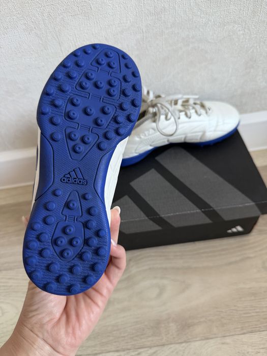 Продам сороконожки! Адидас оригинал!