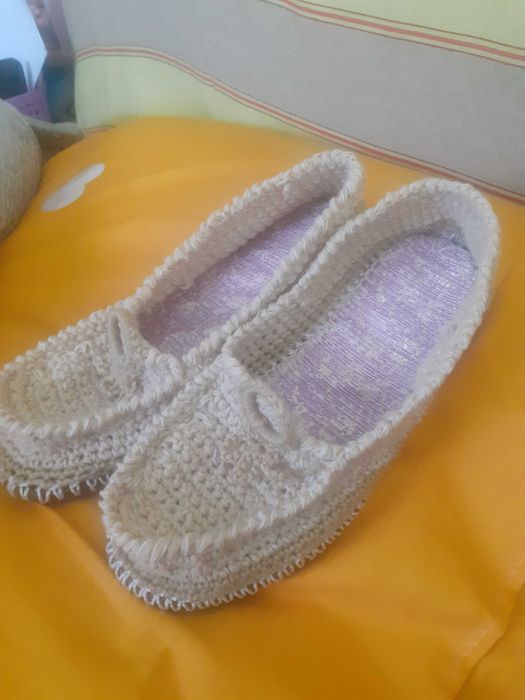 Вязаные тапочки, ручная работа