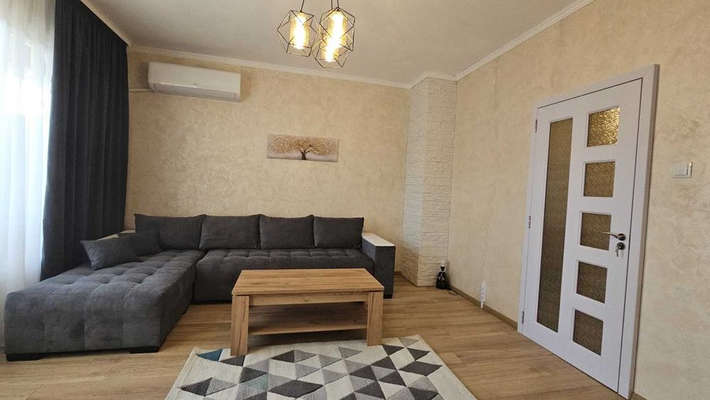 Продава се Двустаен апартамент в Пловдив, Център - 64 кв.м за 2024 €/кв.м - Снимка #1