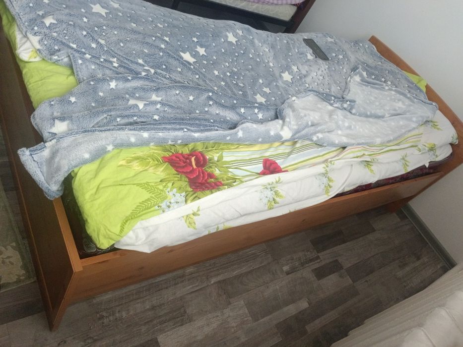 Кроват матрасами