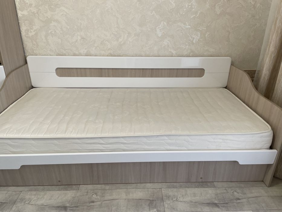 Продам комплект мебели